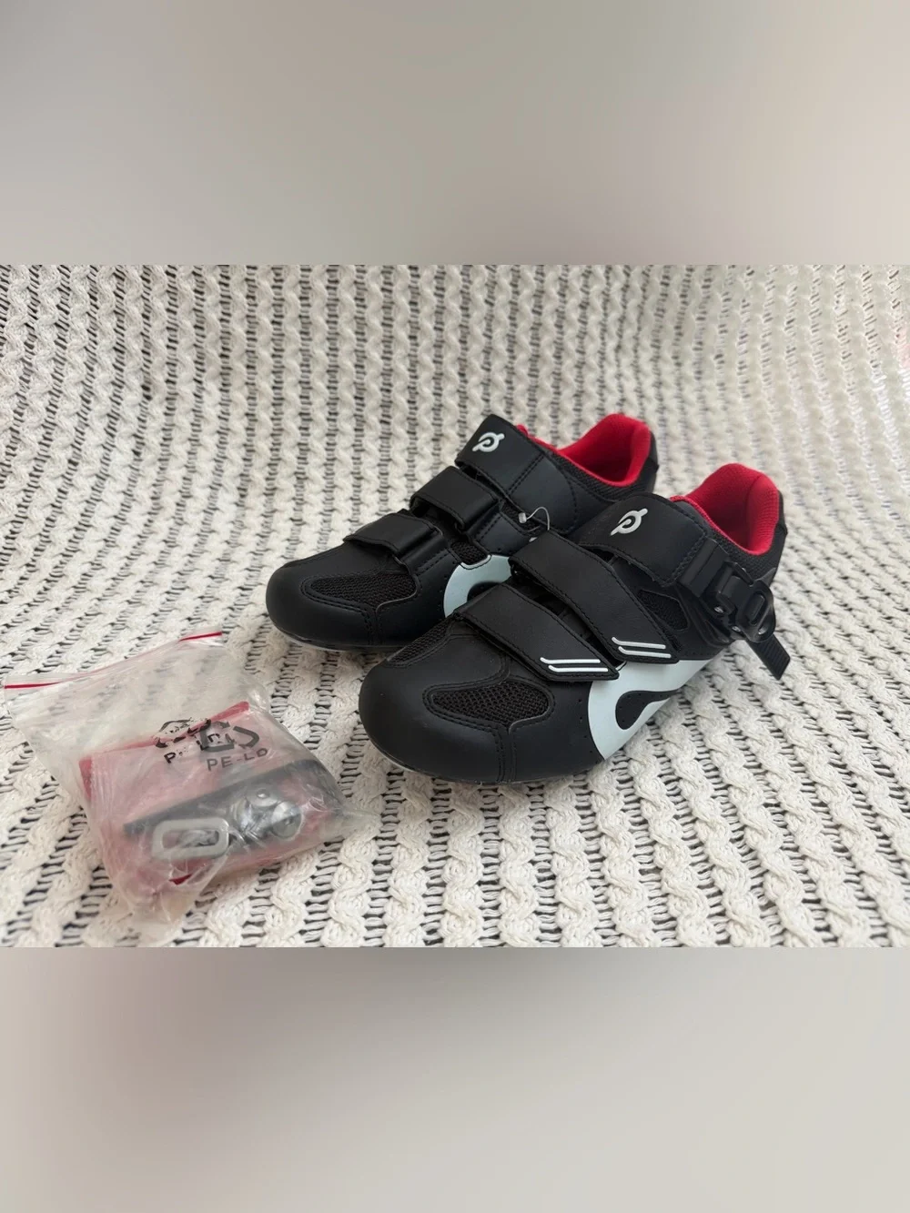 NWOT Pelaton Cycling Shoes Size 39 with Quick Ratchet Clip Hook & Loop Strap